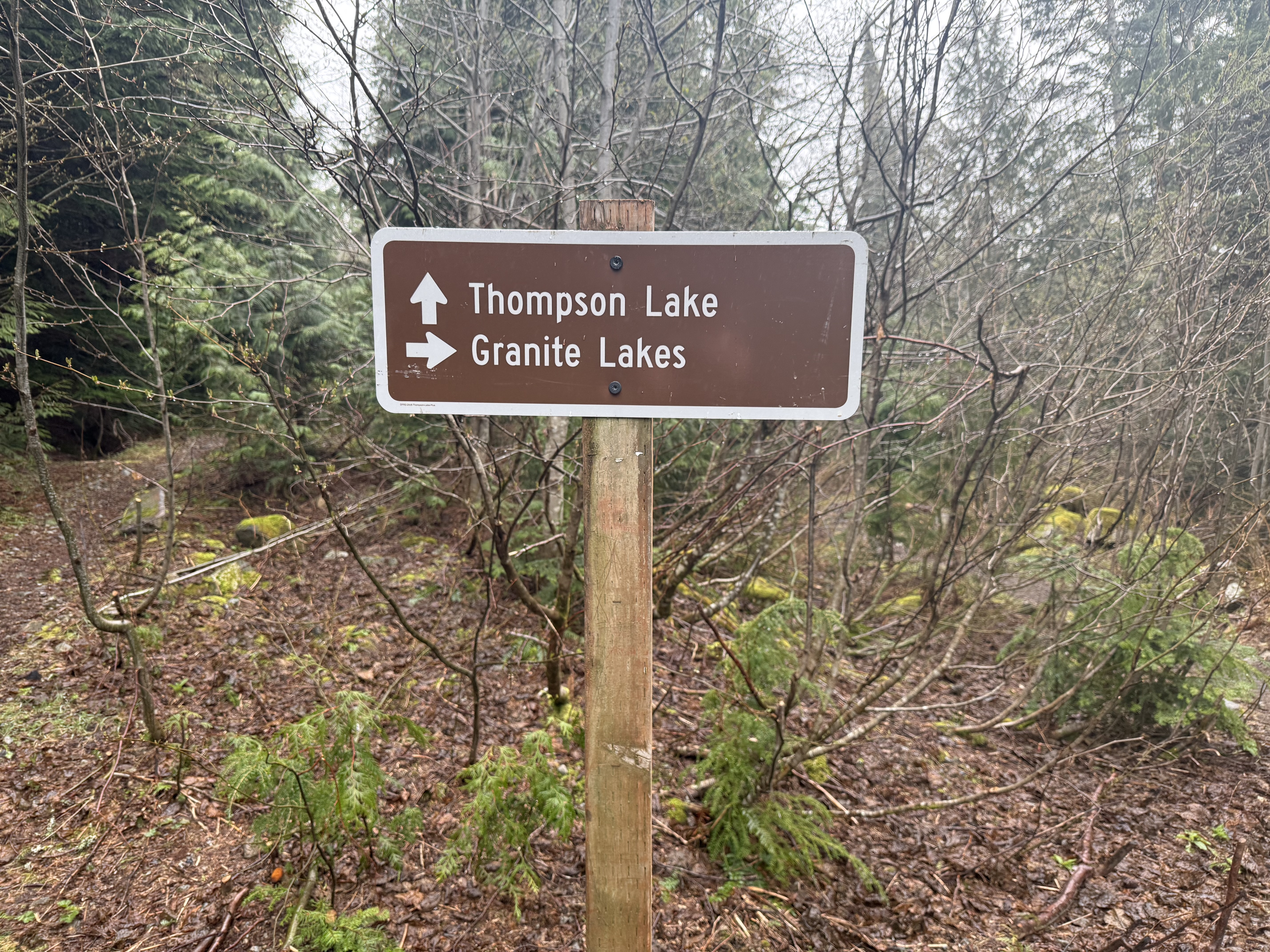 Trail junction sign pointing toward Thompson Lake and Granite Lakes
